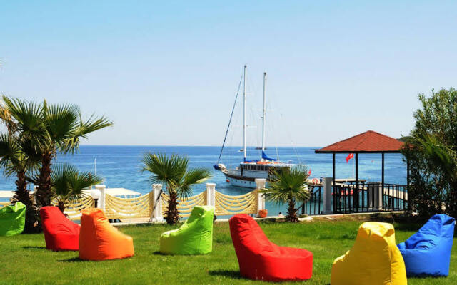 Club Akman Beach Hotel