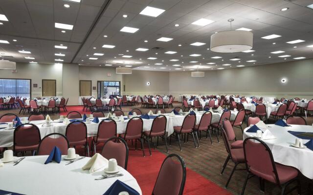 DoubleTree by Hilton Manhattan, KS