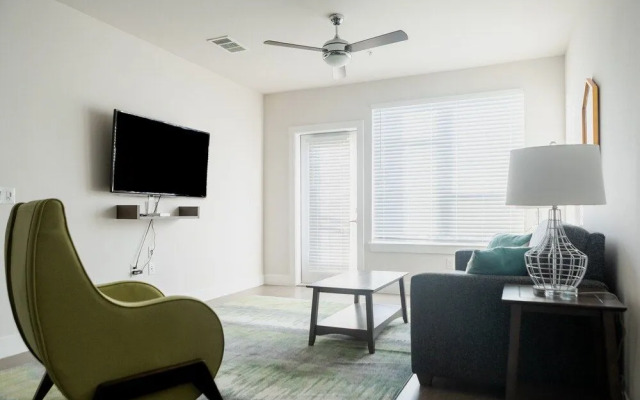 WanderJaunt - Hip East Austin Apartments