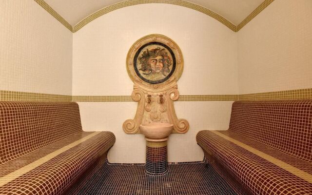 Royal Hotel