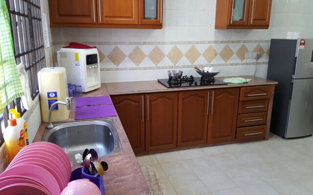Spice Arena 4room House