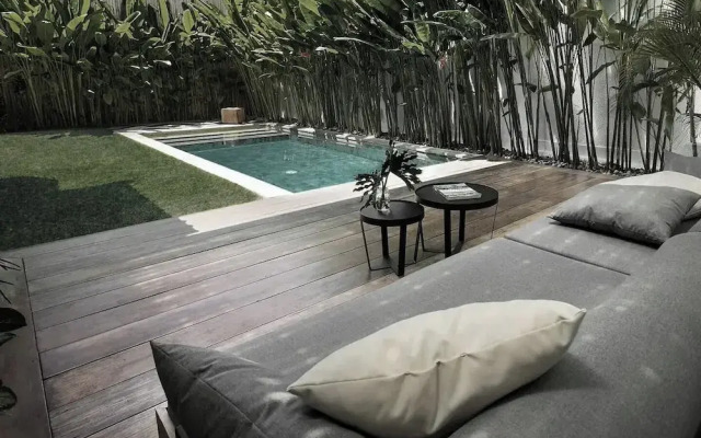 Villa Q - Contemporary Pool House