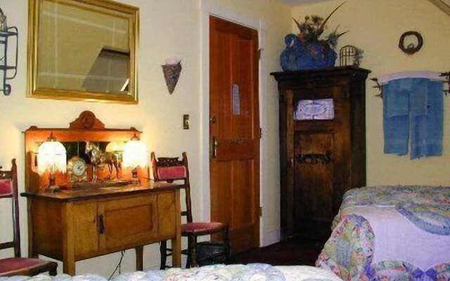 Robins Nest Bed & Breakfast