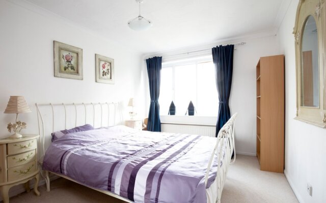 Sunny Summertown Apartment for 3 With Parking