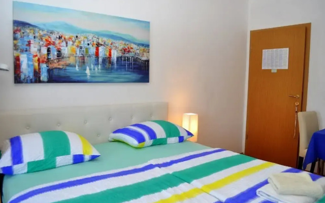 Ivi - big Parking and Courtyard - SA6