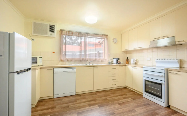 AAt 28 Goldsmith Motel