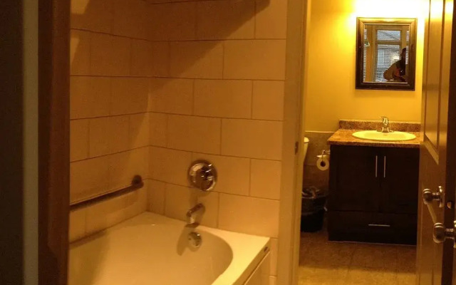Pemberton Gateway Village Suites Hotel