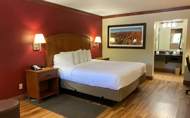 Best Western Plus Greenwell Inn
