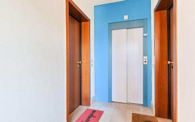 Airport & Station Flat - Private Parking