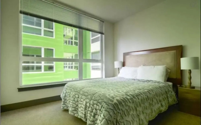 2bd2bath Waterfront Home in Hrt of SEA