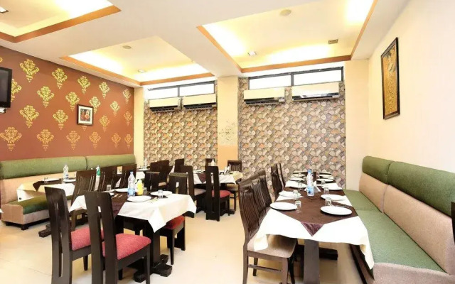 Capital O 15395 Hotel 42