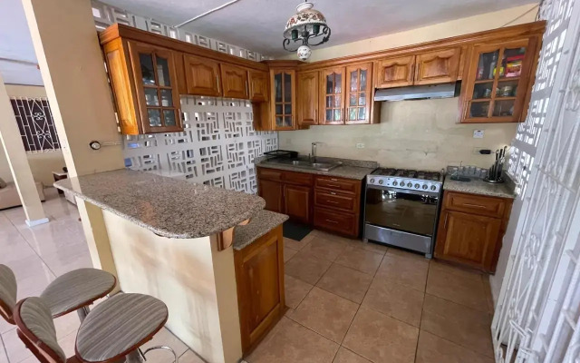 Guest House - Studio Apartment - Montego Bay - PRJ 1426