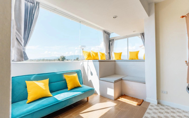 Glass House, Mountain View, Near Airport-City