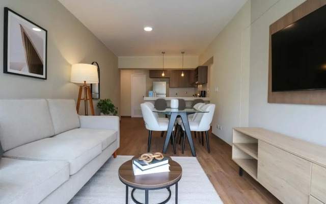 w Comfy 2BR w Modern Balcony Near Kennedy Park