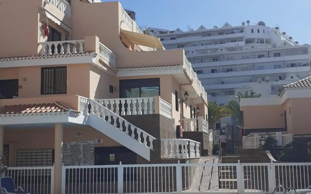 Paradise Court Aparthotel