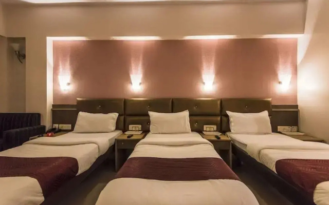 Hotel Vashi Inn