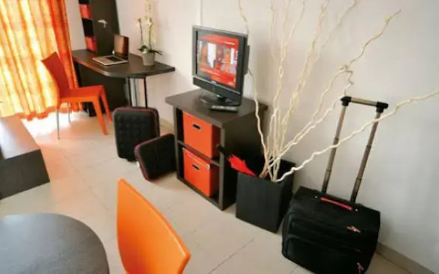Park&Suites Appart'City Saint-Etienne Saint Priest en Jarez - Appart Hôtel