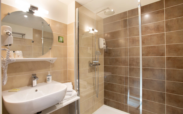 Logis Hotel Restaurant Du Pont