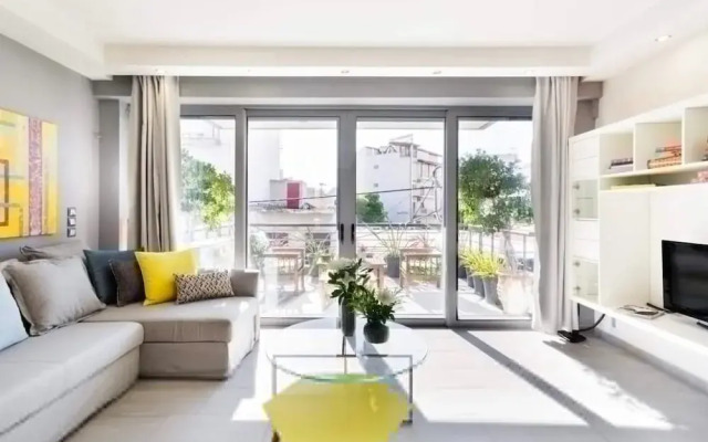 Stylish Boutique Loft With Private Balcony
