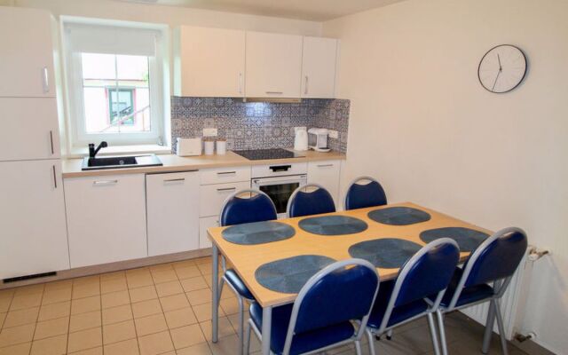 Holiday Hill 13491