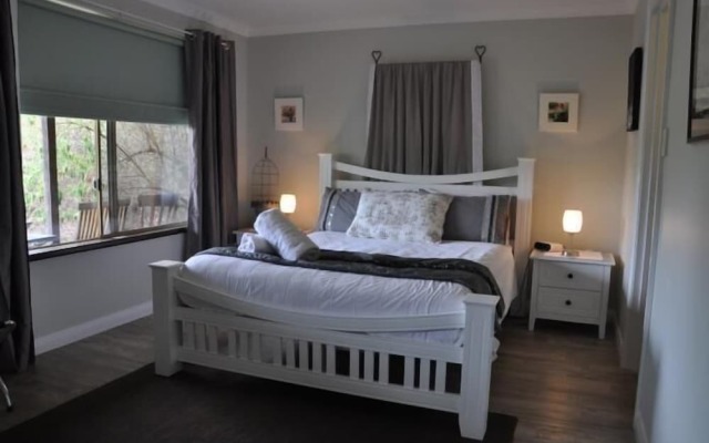 Bettenay Loft Spa Apartment & Lakeview Chalets