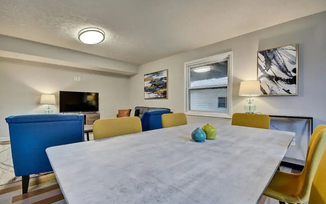 Spacious 6BR/3BA House w/ Parking! Sleeps 20!