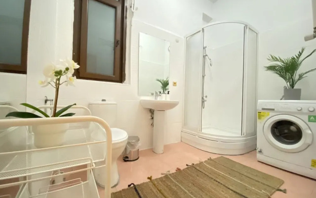 Sleek Flat With Central Location in Beyoglu