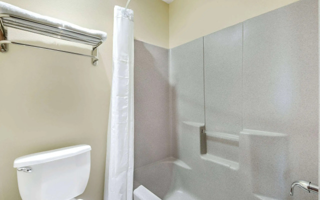 Super 8 by Wyndham Kansas City