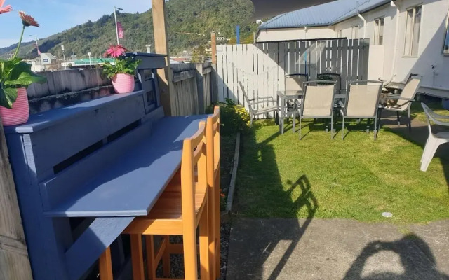 Piwaka Lodge and Backpackers
