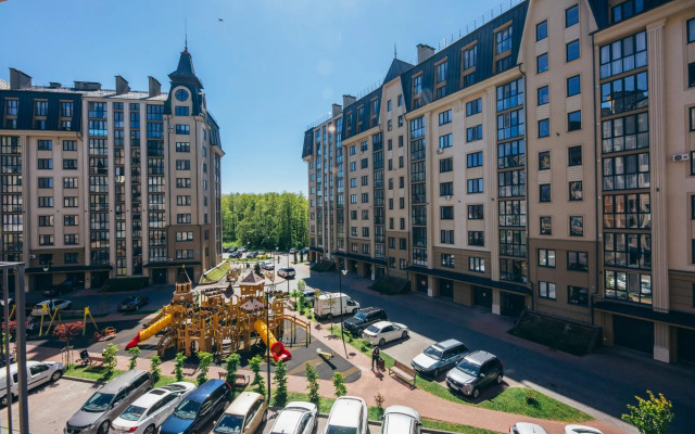 Apartments on Avtomobilistov street 3