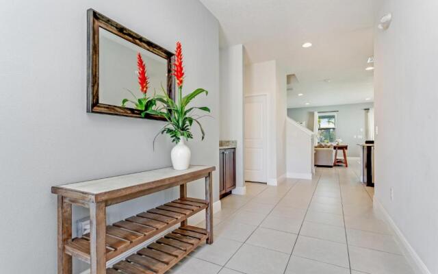 8 Bedroom Vacation Home with Pool 2114