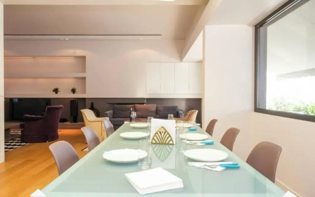 Urban Luxury Homm Apt. In Deinokratous Str.