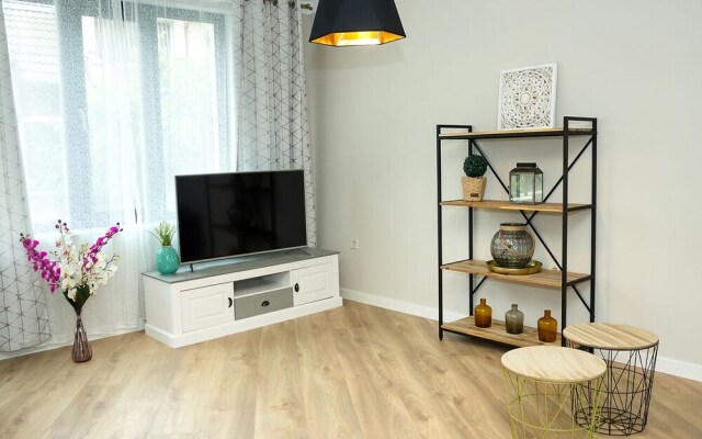 FM Luxury 2-BDR Apartment - Exclusive