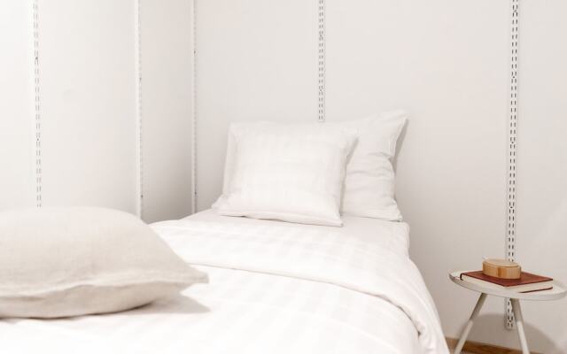 New stylish 1br in the heart of the city
