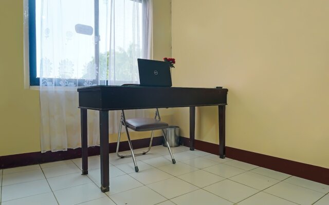 SPOT ON 92466 Adam Kost SyariahNearWisata Jembatan Barito