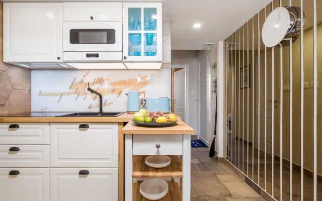 Amazing Apartment in Gajac With 2 Bedrooms and Wifi