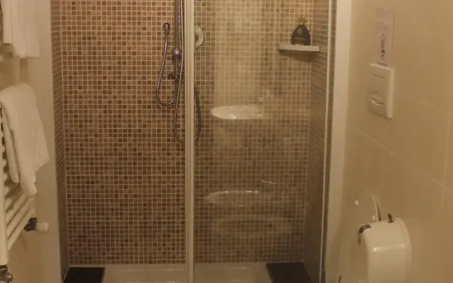 Suites Villa Tower