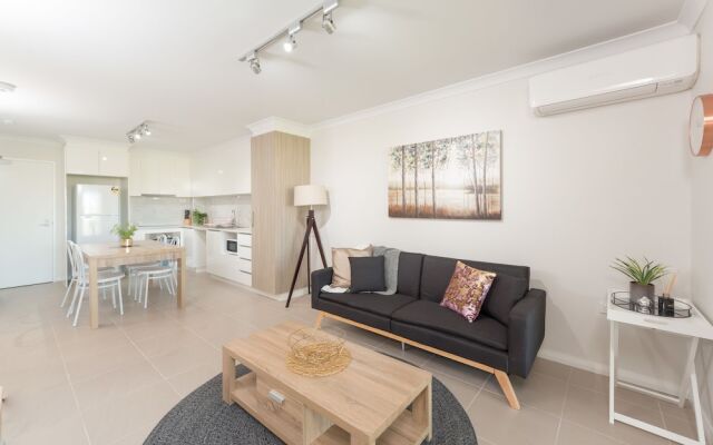 Lakeview Apartment Suite 06