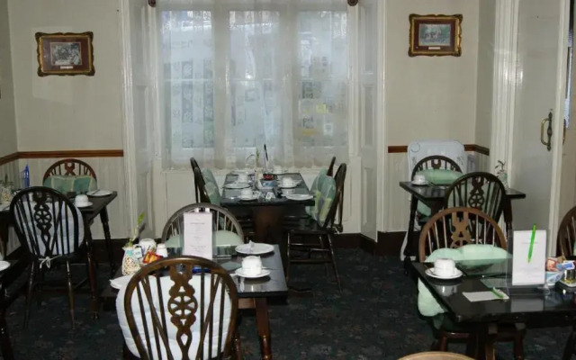 Lakes Lodge
