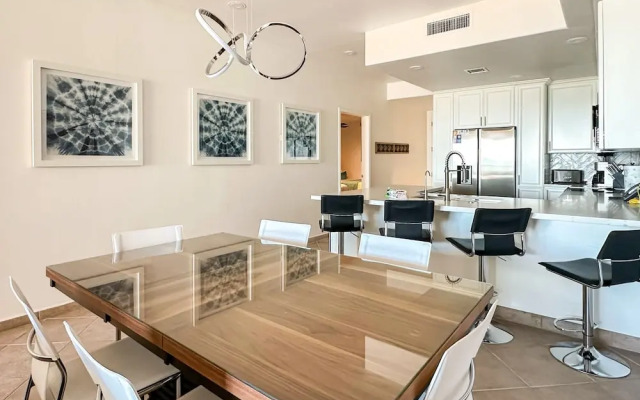 Luxury Ocean View Condo w Huge Deck