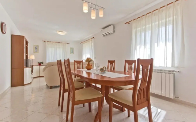 Awesome Home in Hrboki With Wifi and 3 Bedrooms