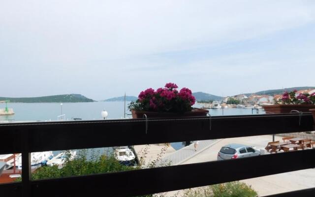 Mili - near the sea and the centar of place - A1(2+1)