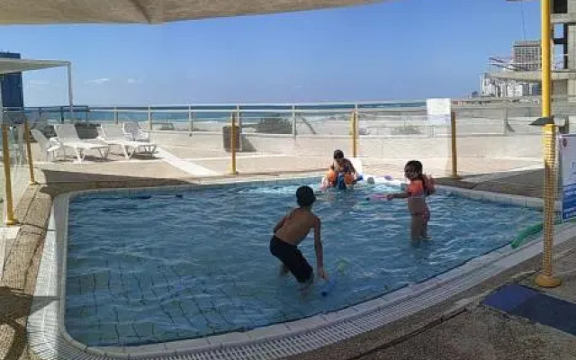 Colony Beach Bat Yam Apartments