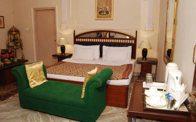 Sugan Niwas Palace