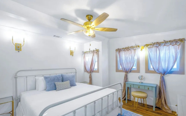 Old Spanish House- C, The Madeleine Suite