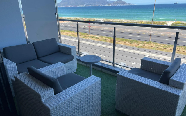 Blouberg Luxury Beachfront Apartment