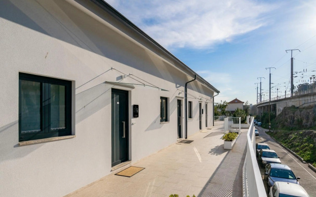 WHome Riverside View Premium Apartment w/ AC & Terrace