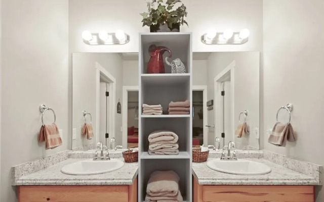 Far View Gasthaus 2 Bedroom Apts by RedAwning