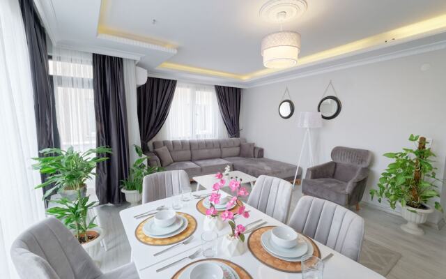Stunning Gorgeous 2 BR near Golden Horn