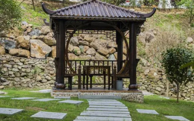 Hot Spring Forest Holiday Hotel